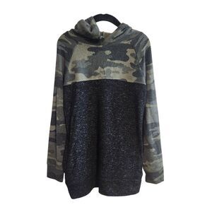 Runway Boys Athleisure Camo Print Hoodie Pullover Shirt Size 6 Small 